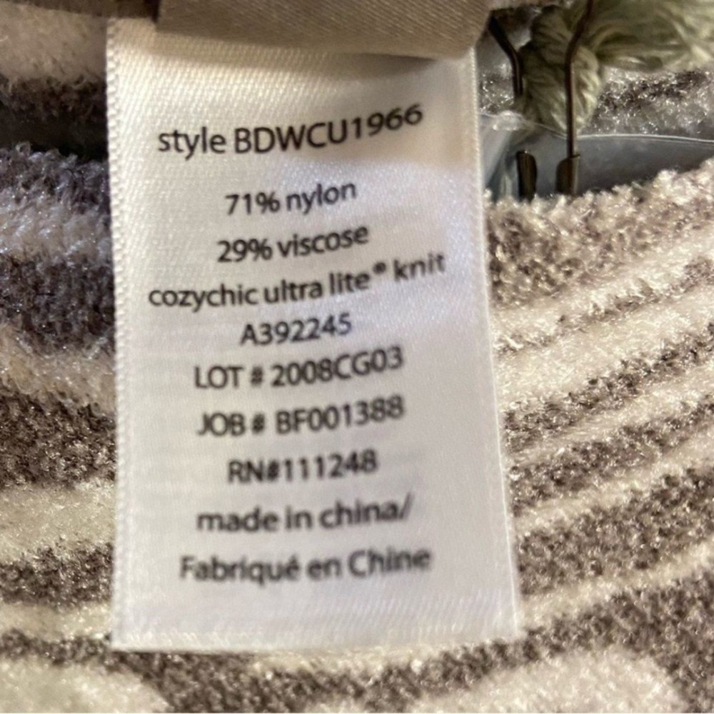 Barefoot Dreams cozy chic ultra lite  Gray and White Animal Print Poncho NWT - Picture 7 of 8